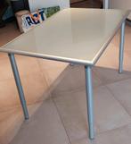 IKEA tafel, in ondoorzichtig glas, aluminium contour, in hoo, Huis en Inrichting, Tafels | Eettafels, Ophalen, Glas