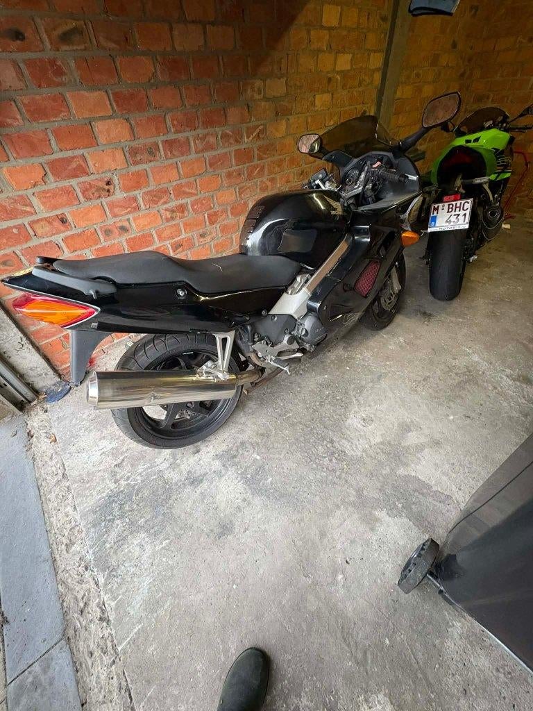 Honda VFR800 2000, Motos, Motos | Honda, Poignées chauffantes, Permis Moto A, Tourisme, Plus de 35 kW