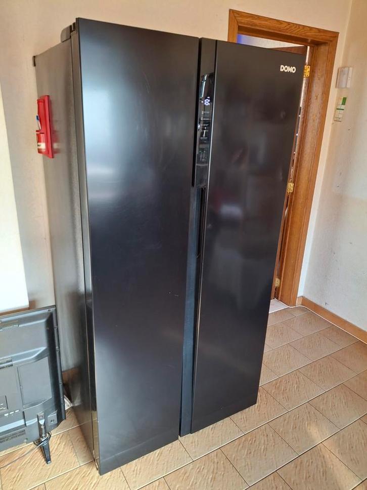 Amerikaanse frigo- diepvries DOMO, Elektronische apparatuur, Koelkasten en IJskasten, Zo goed als nieuw, Met aparte vriezer, 160 cm of meer