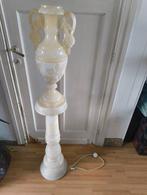 Grande et lourde lampe en albâtre, Enlèvement