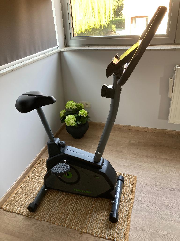 Hometrainer Tunturi Cardio Fit B30, Sport en Fitness, Fitnessapparatuur, Ophalen, Zo goed als nieuw, Hometrainer