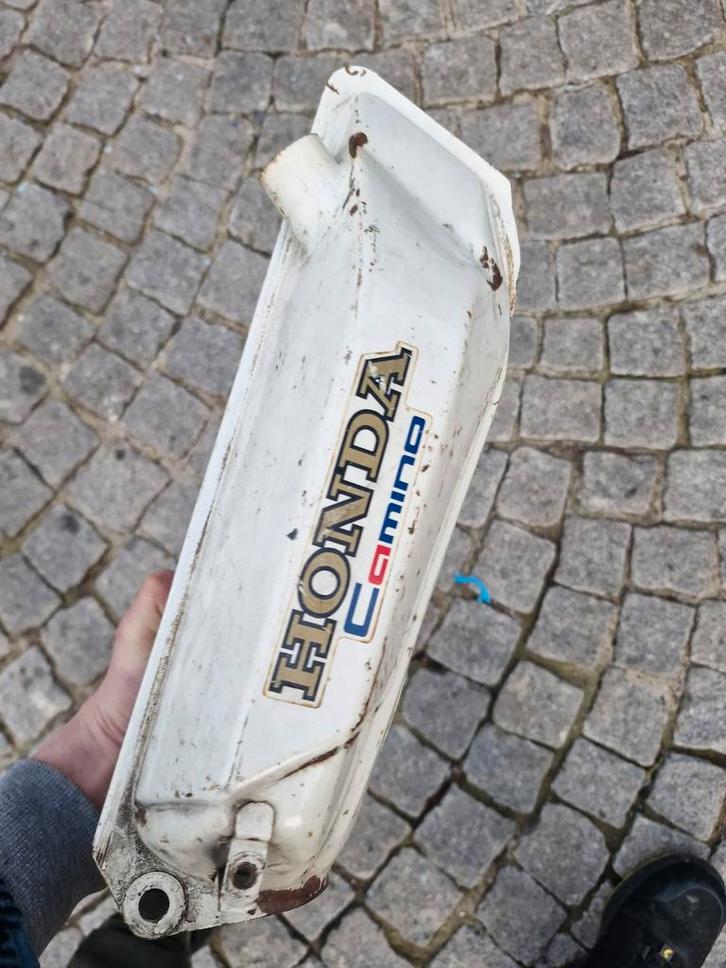 2 réservoirs de gaz Camino, Autos : Pièces & Accessoires, Systèmes d'échappement, Honda, Enlèvement