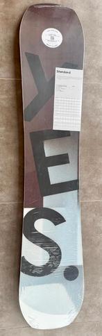 Snowboard (162 cm) + fixations (taille L), Enlèvement, Neuf, Planche