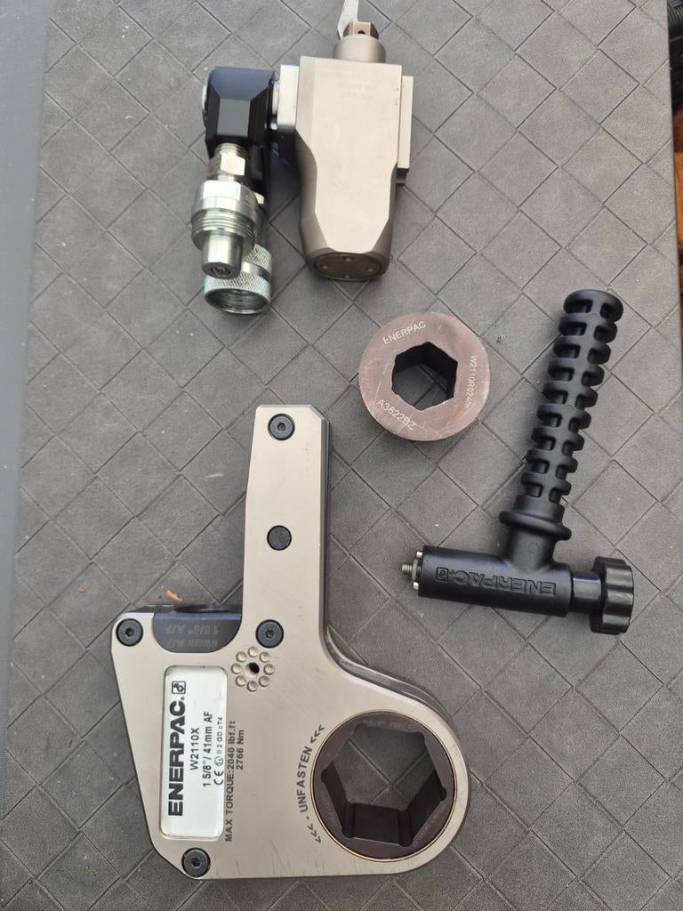 Clé dynamométrique hydraulique avec insert et arbre d'entraî, Enlèvement