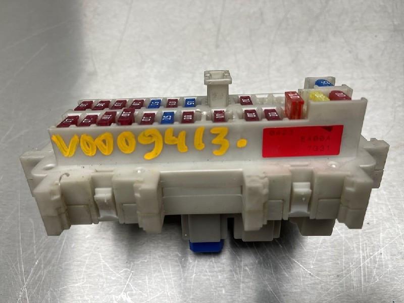 BOITIER FUSIBLES Nissan Navara (D40) (|PPT25P5|), Autos : Pièces & Accessoires, Utilisé, Nissan