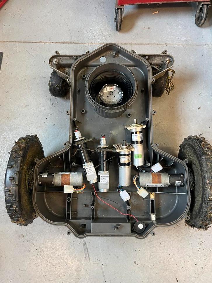 Husqvarna Automower AC230/220 pièces, Jardin & Terrasse, Tondeuses robotisées, Utilisé, Enlèvement