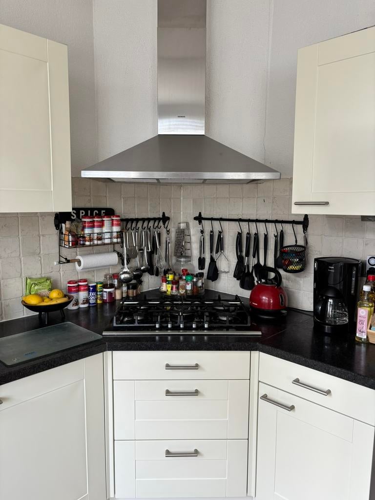 Complete hoekkeuken incl apparatuur, Maison & Meubles, Cuisine | Cuisines complètes, Granit ou Pierre, Enlèvement, Utilisé, Crème