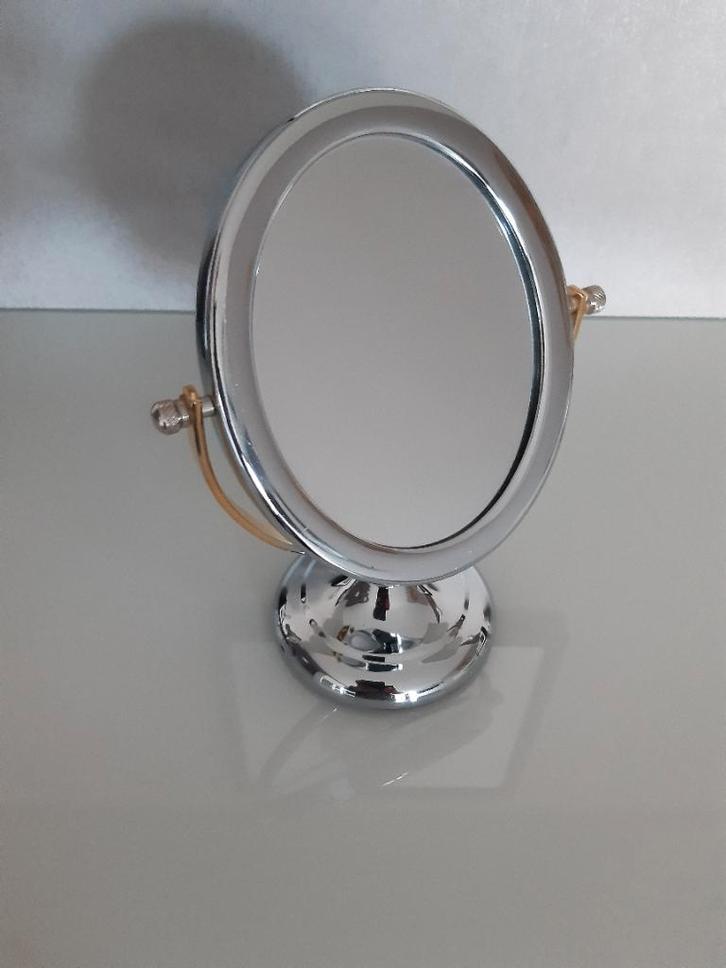 Miroir de maquillage ovale vintage double face grossisant, Maison & Meubles, Accessoires pour la Maison | Miroirs, Comme neuf