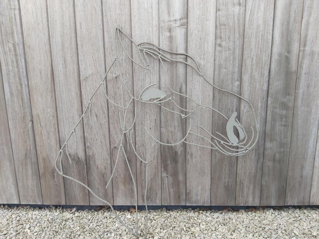 Tête de cheval unique en fer forgé, Enlèvement