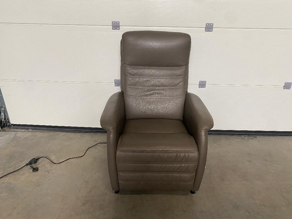(64) Lederen elektrische relax met uitstapfunctie, Huis en Inrichting, Fauteuils, Ophalen, Zo goed als nieuw