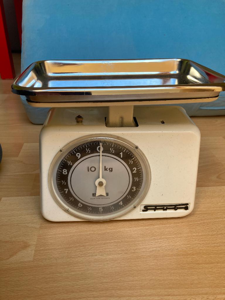 Vintage keuken weegschaal merk Stube, Keukenweegschaal, Ophalen of Verzenden, Gebruikt, Minder dan 10 kg