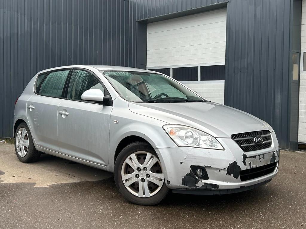 Kia Cee'd 1.6 X-ecutive, Auto's, Kia, Bedrijf, Te koop, (Pro) Cee d, ABS, Airbags, Airconditioning, Centrale vergrendeling, Climate control