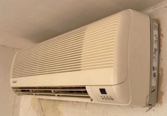 Airwell airco wandsplit + buitenunit, Electroménager, Climatiseurs, Utilisé, Climatisation murale, 60 à 100 m³, 1 vitesse, Refroidissement et Déshumidification