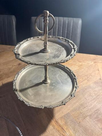 Etagère 2 plateaus GRATIS beschikbaar voor biedingen
