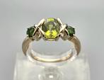 Gouden Vintage design ring smaragd en peridot. 2025/848., Handtassen en Accessoires, Ringen, Verzenden, Zo goed als nieuw, 17 tot 18