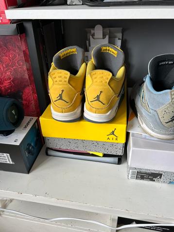 jordan 4 retro yellow beschikbaar voor biedingen