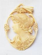 Pendentif Art Nouveau sculpté à la main, début des années 19, Bijoux, Sacs & Beauté, Bijoux anciens, Pendentif, Autres matériaux