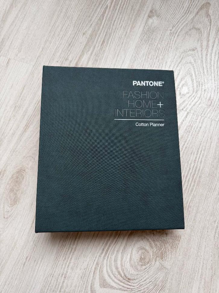 Pantone Fashion, Home + Interiors – Cotton Planner (TCX), Boeken, Overige Boeken, Zo goed als nieuw, Ophalen of Verzenden
