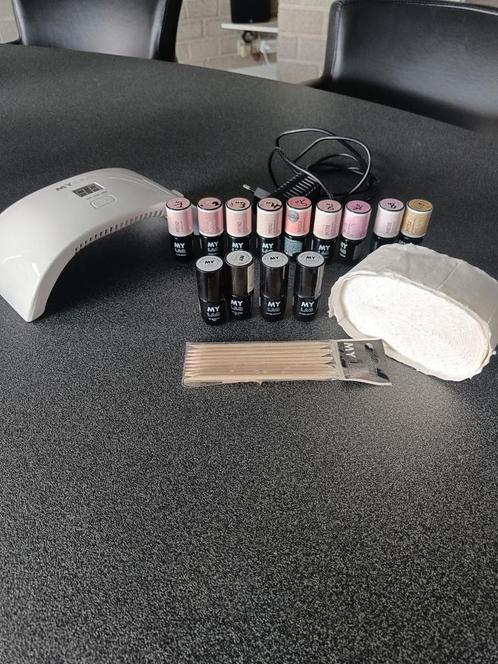 Set gellak en lamp en toebehoren, Handtassen en Accessoires, Uiterlijk | Cosmetica en Make-up, Ophalen