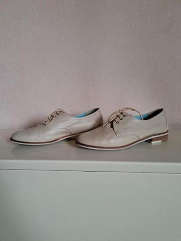 Chaussures à lacets en cuir italien taille 37,5 