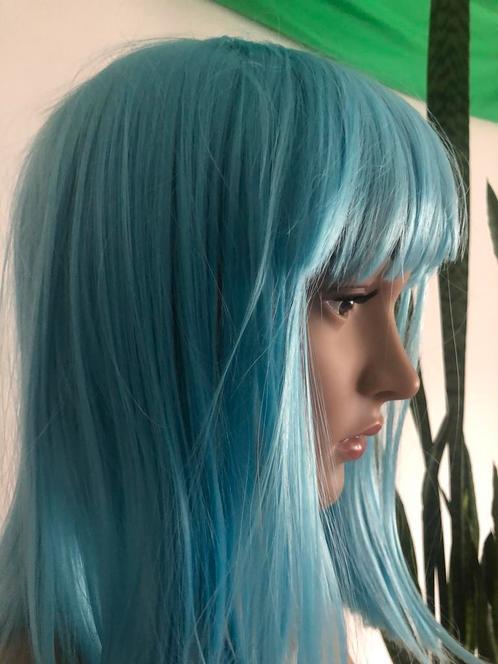 Magnifique perruque turquoise avec froufrou NEUVE, Bijoux, Sacs & Beauté, Beauté | Soins des cheveux, Neuf, Enlèvement ou Envoi