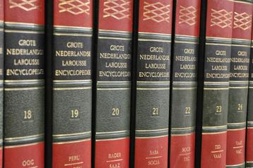 Grote Nederlandse Larousse Encyclopedie beschikbaar voor biedingen