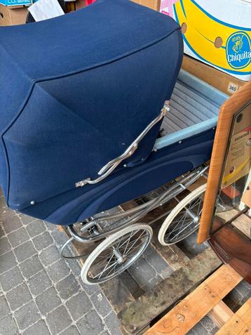Vintage buggy koets beschikbaar voor biedingen