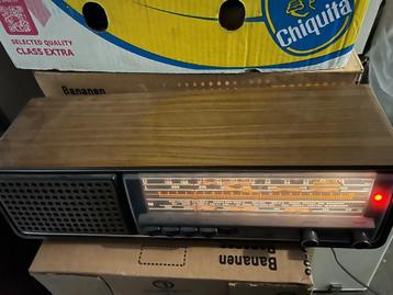 Mooie vintage radio met mooie uitstraling  beschikbaar voor biedingen