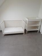 Baby bedje(incl. matras) + verschoon tafel(+extra's), Kinderen en Baby's, Ophalen, Zo goed als nieuw, Matras
