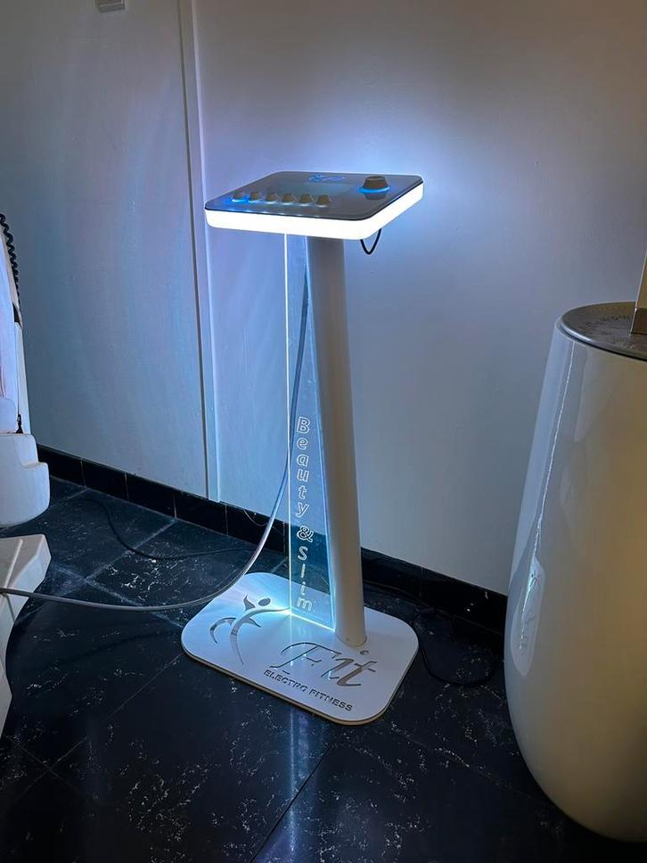 E-Fit Beauty & Slim EMS apparatuur incl. 5 pakken, Sports & Fitness, Sports & Fitness Autre, Comme neuf, Enlèvement