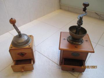Twee koffiemolens te koop beschikbaar voor biedingen
