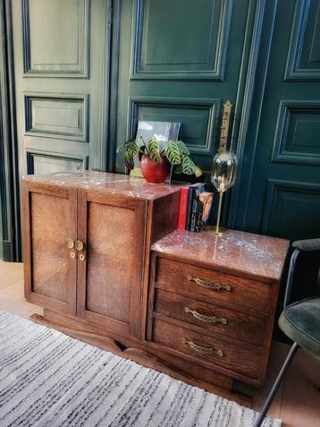 Hip vintage kastje met marmeren blad beschikbaar voor biedingen