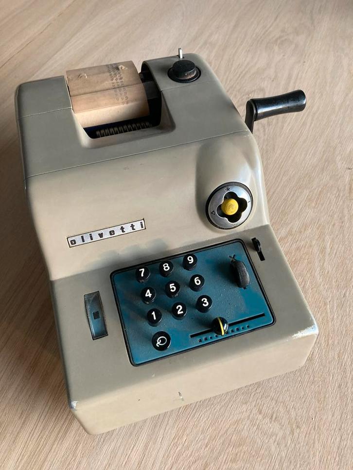 Olivetti Suma 15 calculator, Antiek en Kunst, Antiek | Kantoor en Zakelijk, Ophalen