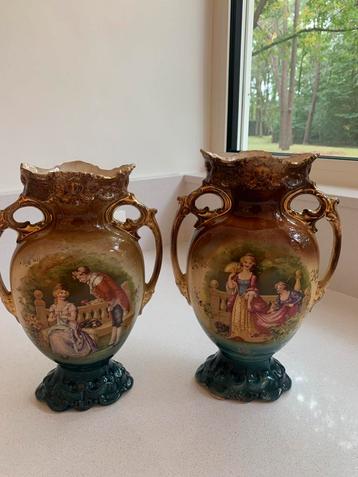 2 antieke engelse victoriaanse vazen uit 1920 beschikbaar voor biedingen