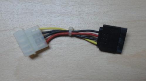 Molex to SATA power cable, Computers en Software, Pc- en Netwerkkabels, Zo goed als nieuw, Ophalen