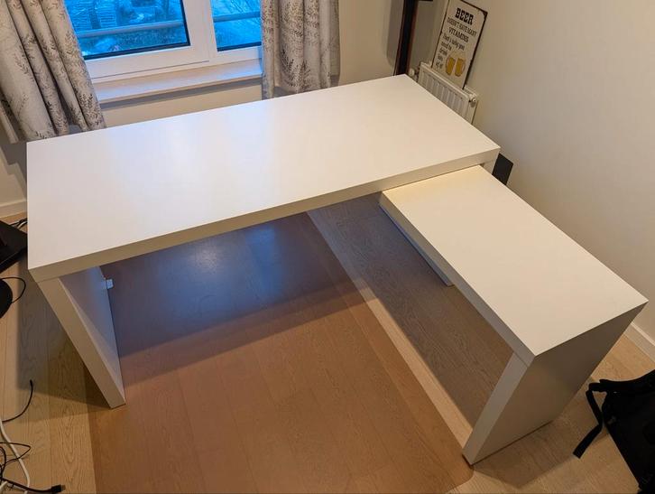 Bureau Ikea Malm met pullout wit, Huis en Inrichting, Bureaus, Bureau, Ophalen