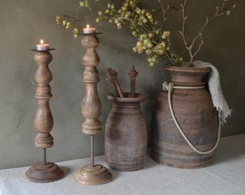 Houten kandelaar balusterkandelaar op voetje beschikbaar voor biedingen