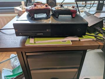 Xbox One + 2 controllers beschikbaar voor biedingen