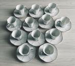 Ensemble de 12 tasses et sous tasses en porcelaine de Japon