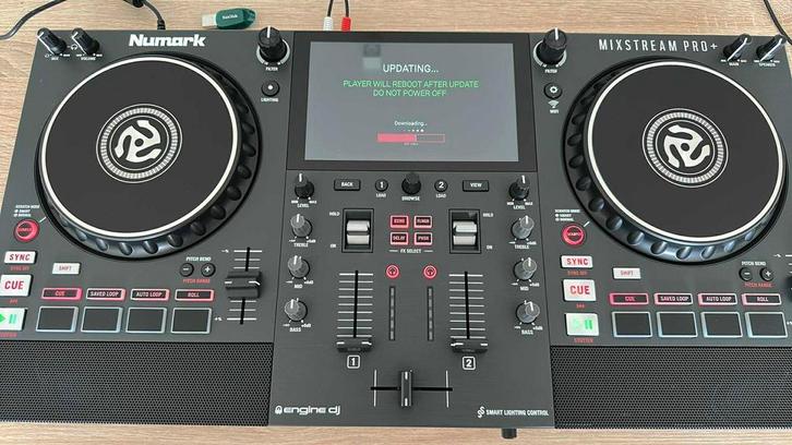 Numark Mixstream Pro + (standalone DJ-controller), Musique & Instruments, DJ sets & Platines, Comme neuf, Platine, Numark, Enlèvement