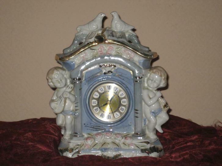 Mooie Vintage keramieken klokje met 2 engelen en duiven, Antiek en Kunst, Antiek | Klokken, Ophalen of Verzenden