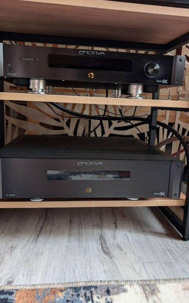 Emotiva PT100 + Emotiva A300 versterker, TV, Hi-fi & Vidéo, Amplificateurs & Ampli-syntoniseurs, Comme neuf, Enlèvement ou Envoi