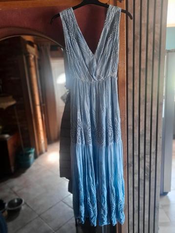 Magnifique robe Guess taille M portée une seule fois 140 e beschikbaar voor biedingen