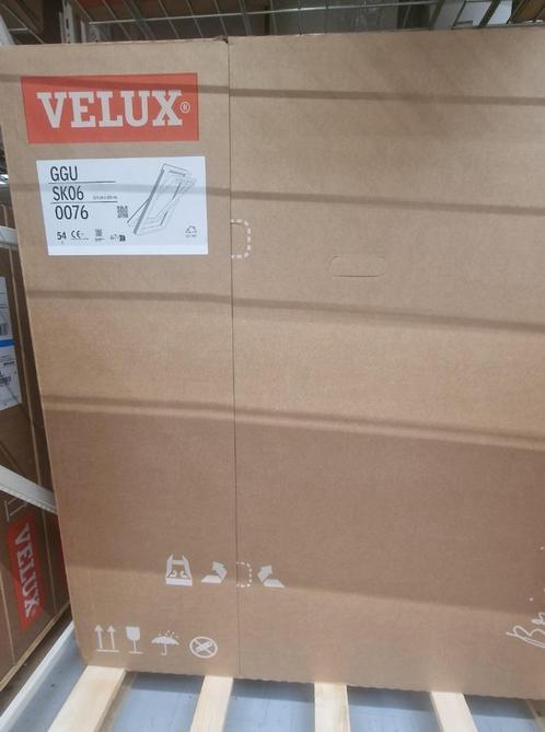 velux PVC neuf GGU SK06 114x118 + raccord + option pose, Doe-het-zelf en Bouw, Glas en Ramen, Nieuw, Dubbelglas, Ophalen