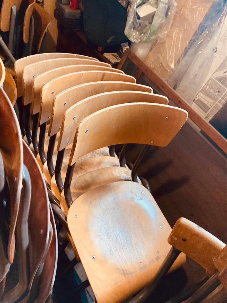 Vintage houten schoolstoelen en stapelstoelen, Antiek en Kunst, Antiek | Meubels | Stoelen en Sofa's, Ophalen