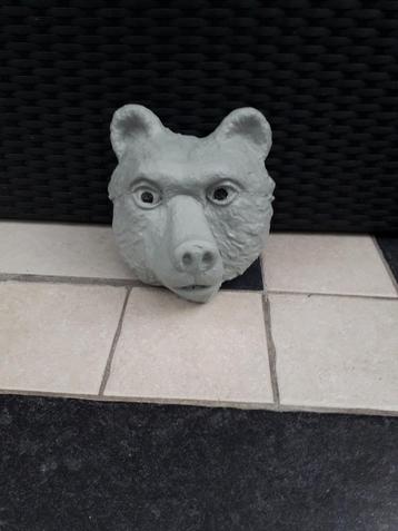 Tête d'ours en béton, Enlèvement, Comme neuf