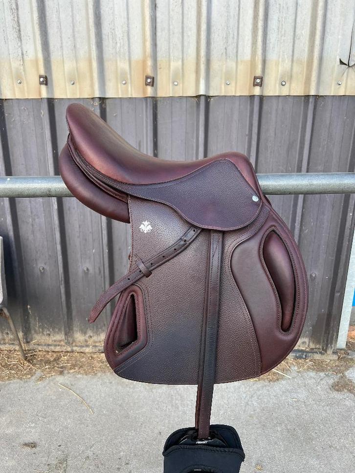 Fleur de Lys springzadel, Dieren en Toebehoren, Paarden en Pony's | Zadels, Zo goed als nieuw, Springen, Ophalen of Verzenden