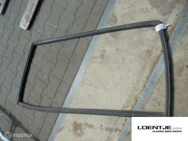 Achterruitrubber BMW e28 518 520 525 528 535, Auto-onderdelen, Ruiten en Toebehoren, BMW, Gebruikt, Ophalen of Verzenden