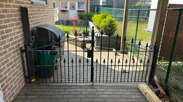 Smeedijzeren poort 2.80 breed 1m30 naar 1m beschikbaar voor biedingen