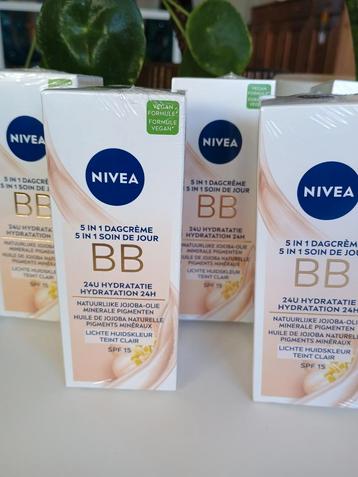 BB dagcrème Nivea 5 in 1 (2 stuks) beschikbaar voor biedingen